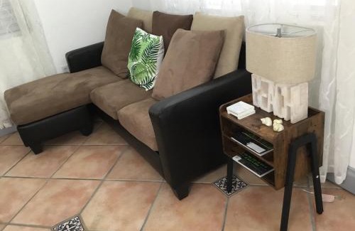 Parque Apartamento | One bedroom Apt 30 steps from prime beach generator parking included