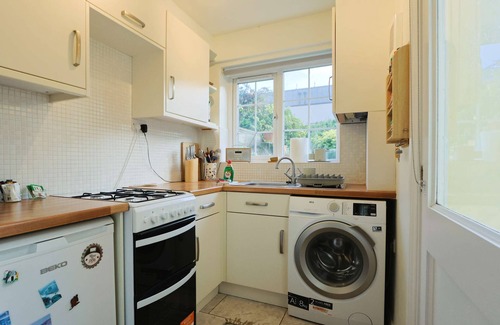 Southville Apartamento | One bedroom basement flat in Coronation road