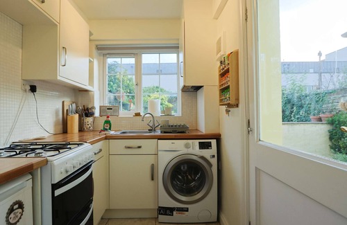 Southville Apartamento | One bedroom basement flat in Coronation road