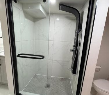 Churchill Meadows Casa | One Bedroom Basement Appartment