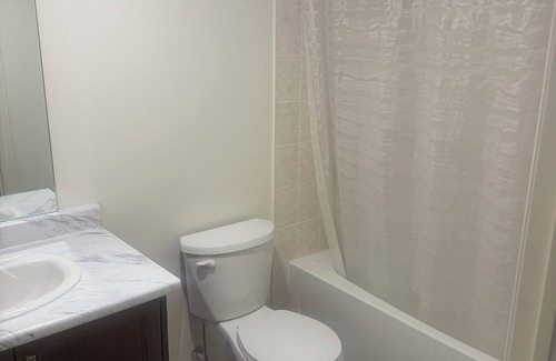 Durham Region Casa | One Bedroom basement with parking