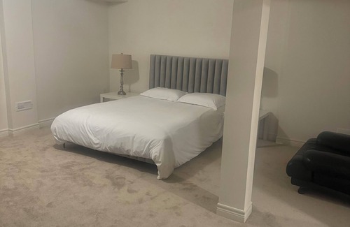 Durham Region Casa | One Bedroom basement with parking