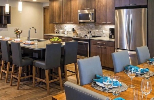 Boulder Ridge Apartamento | ONE BEDROOM "BRECK": True ski-in/ski-out directly on peak 8 lifts, ski-school!