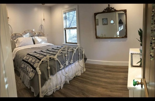 New Paltz Casa | One-Bedroom Bungalow Unit at Cedar Nest