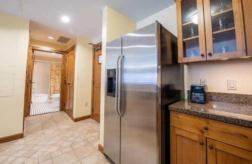 Crested Butte Condominio | One Bedroom Condo with Large Balcony over Mountaineer Square 1 Condo - No Cleaning Fee! by RedAwning