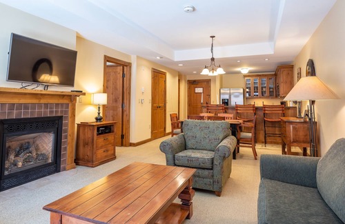 Crested Butte Condominio | One Bedroom Condo with Large Balcony over Mountaineer Square 1 Condo - No Cleaning Fee! by RedAwning