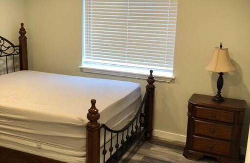 Midland Apartamento | One bedroom condo, with two parking spots.