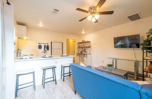 North Loop Casa | One Bedroom Cottage in North Loop
