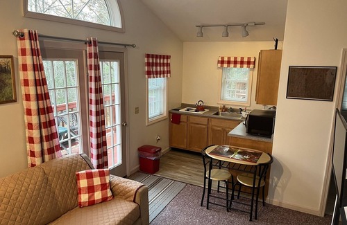 Norway Cabaña | One Bedroom Cottage with Whirpool Tub