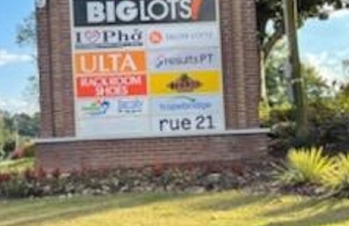 Snellville Apartamento | One bedroom fully furnished with a game room, entertainment room.