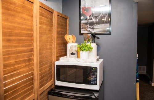 East Kildonan Apartamento | One-bedroom guest suite with private entry