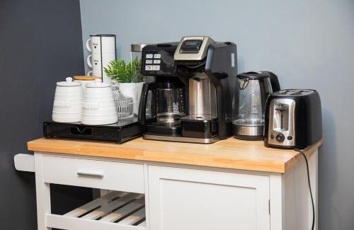East Kildonan Apartamento | One-bedroom guest suite with private entry