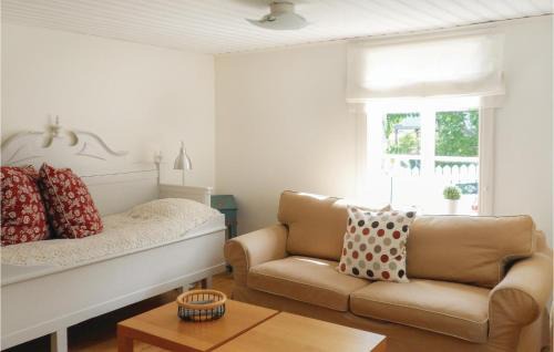 Jonkoping Casa | One-Bedroom Holiday Home In Jonkoping
