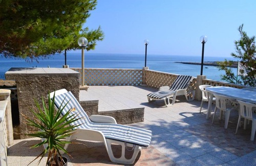 Monopoli Casa | One bedroom house at Monopoli 100 m away from the beach with enclosed garden and wifi