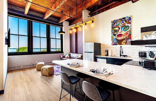 Madison Casa | One Bedroom King with Office with views of Lake Monona in the heart of downtown.