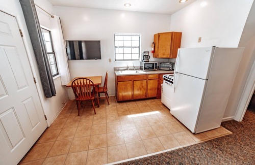 Spring City Cabina | One Bedroom Lake Cabin