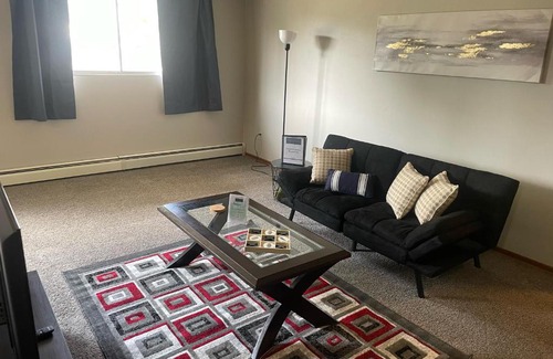Camrose Apartamento | One Bedroom Main floor Apartment