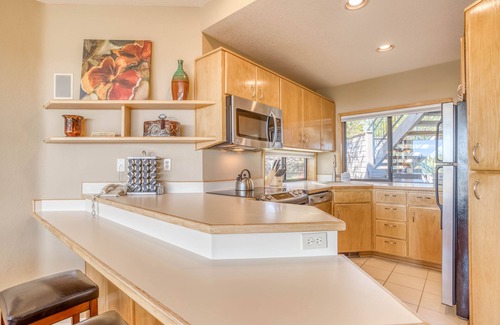 Century West Condominio | Condominio privado de un dormitorio en Bend con chimenea a gas y acceso al gimnasio.
