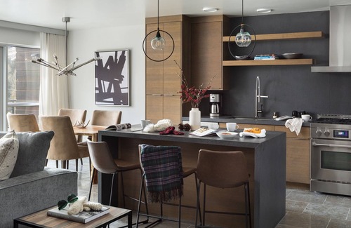 Jackson Villa | Ático de concepto abierto de una habitación en el corazón del centro de Jackson, a pie de tiendas, restaurantes, actividades y galerías.