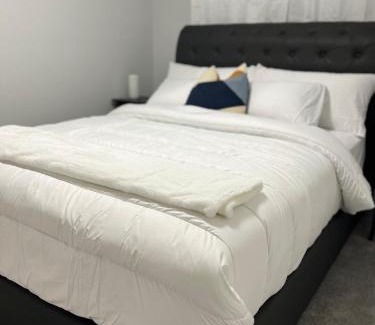 West Edmonton Apartamento | One bedroom private entrance suite