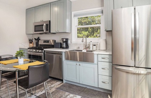 Lincoln Acres Casa | One bedroom retreat full kitchen/laundry 1GB Wi-Fi