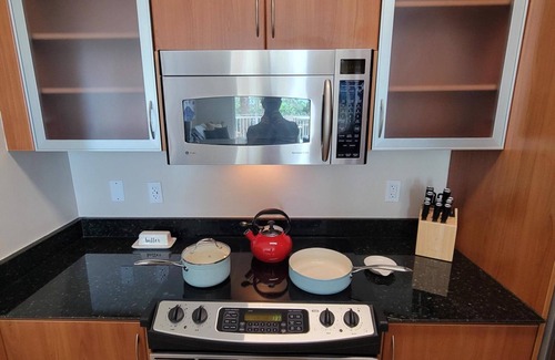 East Ocean Ave Condominio | One-Bedroom Tranquil Refuge with Marina Views!