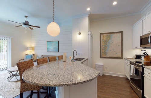 King City Condominio | One bedroom condo w/ pool in the SSI Village area Unit 2206