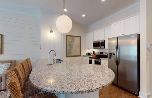 King City Condominio | One bedroom condo w/ pool in the SSI Village area Unit 2206