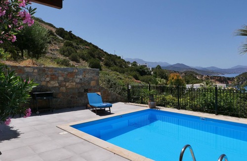 Istron Villa | ¡Villa de un dormitorio con piscina privada de agua de mar! A solo 150 metros del mar