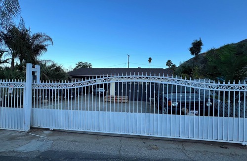 Lakeland Village Casa | One bedroom w/shared bathroom, WiFi & Amenities in Lake Elsinore Home