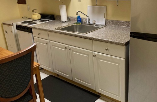 Elmont Casa | One bedroom walk down with private entrance ,ten minutes from JFK Airport.
