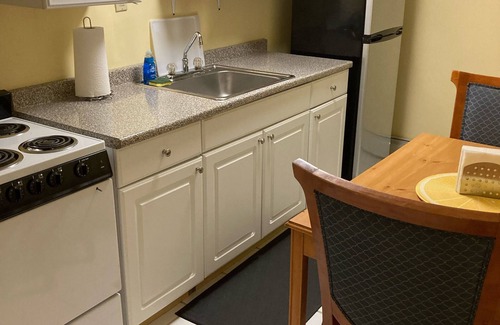 Elmont Casa | One bedroom walk down with private entrance ,ten minutes from JFK Airport.
