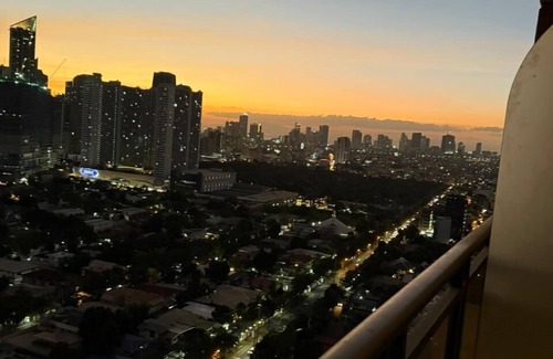 Downtown Apartamento | One Bedroom with Balcony City view