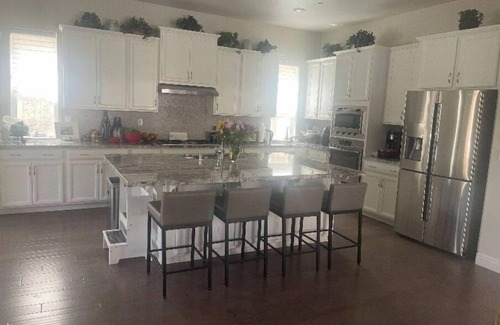 Elk Grove Casa | One Bedroom with Bathroom located within a 4000 Square foot home.