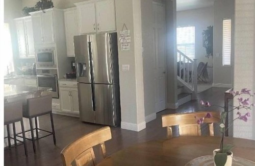 Elk Grove Casa | One Bedroom with Bathroom located within a 4000 Square foot home.