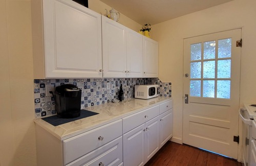 Cottonwood Casa | One Block Walk to Old Town - Historical Bungalow