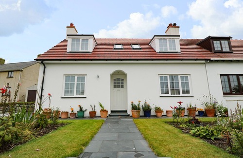 Aberdaron Cabaña | ONE DOLFOR, pet friendly, luxury holiday cottage in Aberdaron