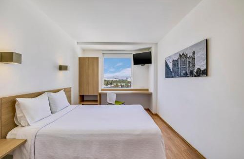 León Hotel | One Leon Poliforum