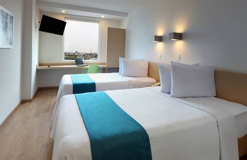 León Hotel | One Leon Poliforum