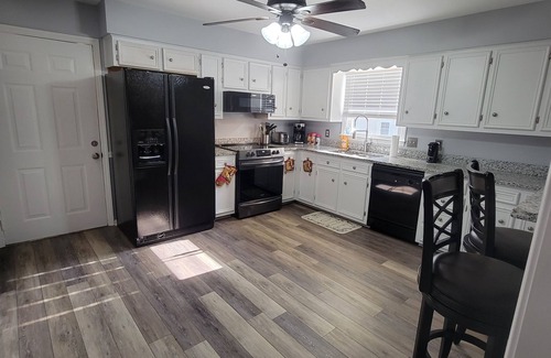 Murfreesboro Casa | One level home close to interstate and 25 minutes to Nashville.