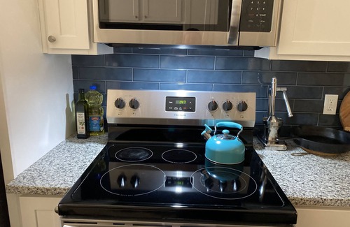 Savannah Casa | Quiet, Clean & Fully Equipped home with 6 beds; Fast Wi-Fi + second screen