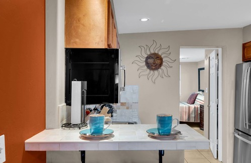 Peter Howell Casa | The Cutest Studio 1 Bedroom Casita - Patio trasero privado - 3 millas a minutos de UofA.
