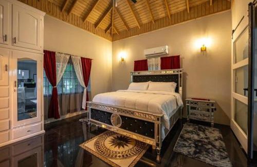 St.Bran's Burg Casa | One Love Luxuray Guesthouse