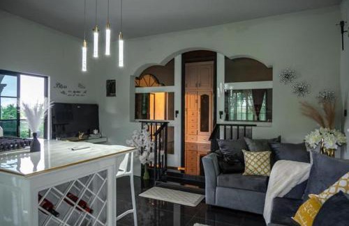 St.Bran's Burg Casa | One Love Luxuray Guesthouse