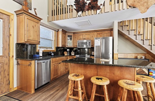 Warrior's Mark Casa | One mile to town/gondola, free shuttle route, 3 King beds