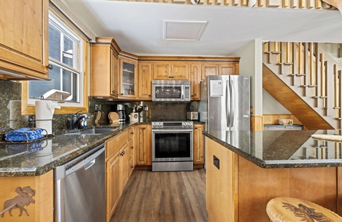 Warrior's Mark Casa | One mile to town/gondola, free shuttle route, 3 King beds