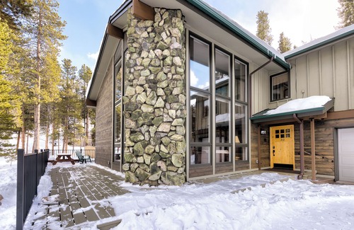 Warrior's Mark Casa | One mile to town/gondola, free shuttle route, 3 King beds