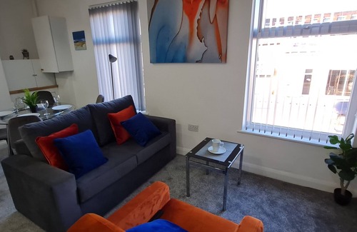 Bury Apartamento | One minute away from the thriving town centre. Great location.