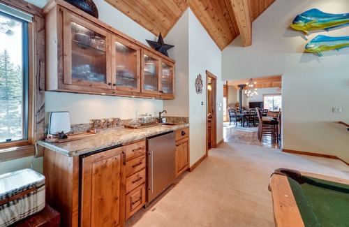 Truckee Casa | 'One Moose Lodge' w/ Hot Tub in Tahoe Donner