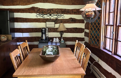Rushville Cabina | One of a kind 3-bedroom cabin in Rushville, Ohio. Relax, rejuvenate, & recharge.